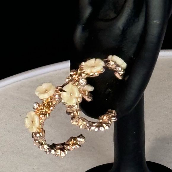 Lauren Conrad Rose Gold Tone Open Hoops Flower Earrings 1in - Picture 3 of 9